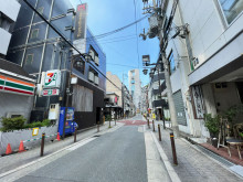 三旺ビル前面の通り