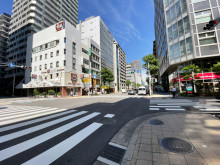 長堀ビル前面の堺筋