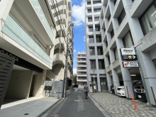 北参道3前面の通り