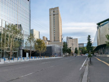 ライラックスクエア前