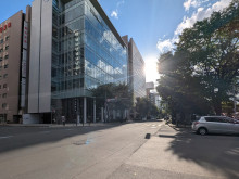 札幌小学館ビル前面の