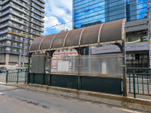 最寄りの「西8丁目駅」