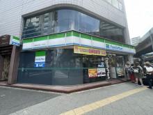 隣のファミリーマート 神田岩本町一丁目店