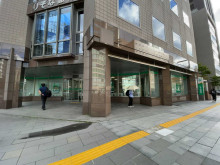 向かいのりそな銀行 