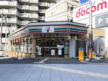 同じ通りにあるセブン