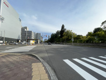 スリーシステムビル前