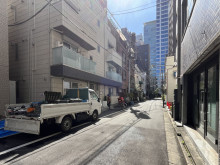 日浦ビル前面の通り