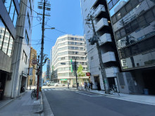 ESTビル前面の通り