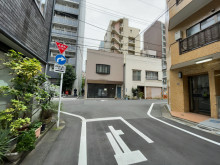 柳川ビル前面の通り