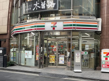 近くのセブン-イレブ