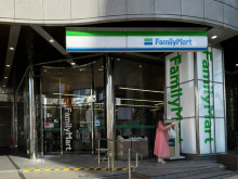 近くのファミリーマー