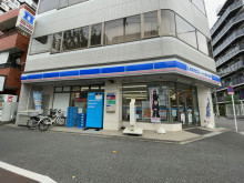 徒歩2分のローソン・