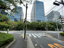 祐ビル前面の通り