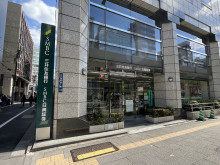 並びの三井住友銀行 