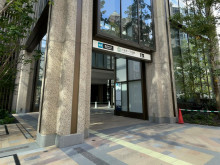 最寄りの「六本木一丁目駅」