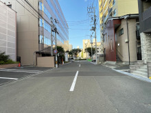 H&Eビル前面の通り