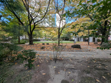 向かいの花京院緑地