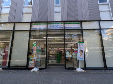 隣接するファミリーマート 仙台ワシントンホテル店