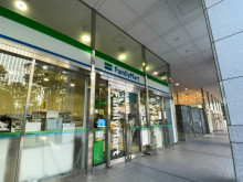 付近のファミリーマー