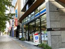 徒歩1分のローソン 