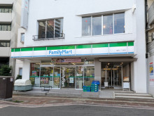 隣のファミリーマート