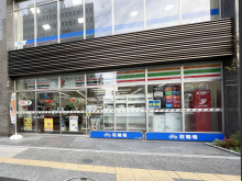 向かいの通りのセブン