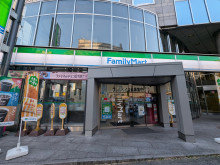 隣のファミリーマート