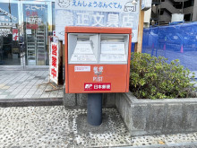 ビル前のポスト