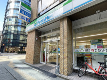 隣のファミリーマート