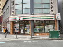 同じ通りにあるセブン