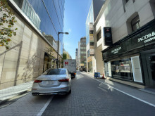 交詢ビルディング前面