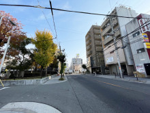 中央ビル前面の通り