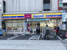 斜め向かいにあるミニ