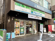 すき家隣接のファミリ