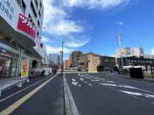 ビレッジ106前面の