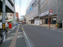 角川ビル前面の東四番丁通り