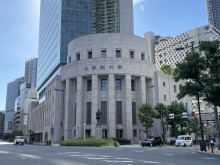 同じ通りにある大阪取