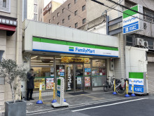 同じ通りにあるファミ