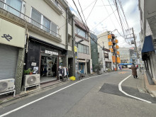 潮田ビル前面通り