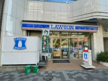 徒歩1分のローソン 