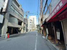 天野ビル前面の通り