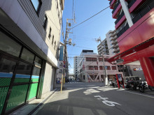 張田ビル前面の通り