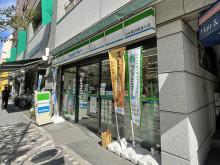 向かいのファミリーマ