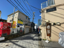 赤須ビル前面の通り