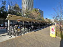 ビル前の駐輪場