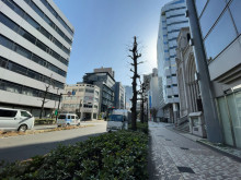 関内董友ビル前面の通