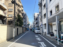 A.Yビル前面の通り