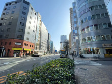 オーク関内ビル前面の