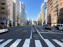 林ビル前面の本郷通り