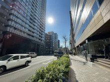 共栄ビル前面の通り